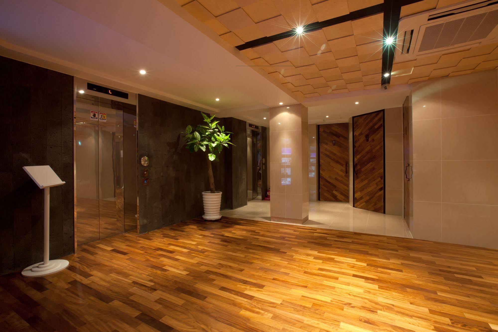 Mate Hotel Seoul Gimpo Екстериор снимка
