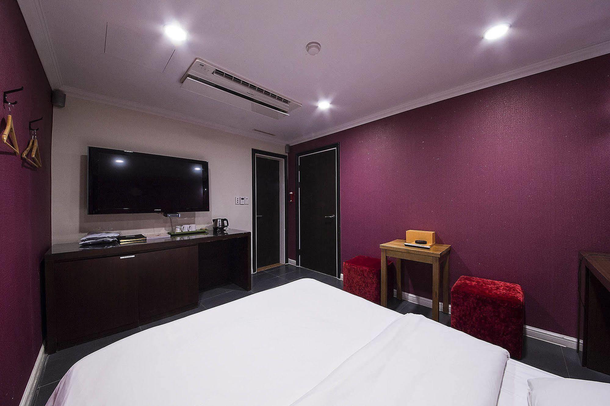Mate Hotel Seoul Gimpo Екстериор снимка