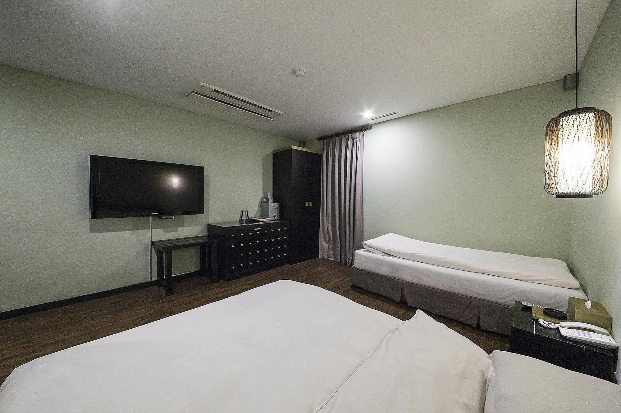 Mate Hotel Seoul Gimpo Екстериор снимка