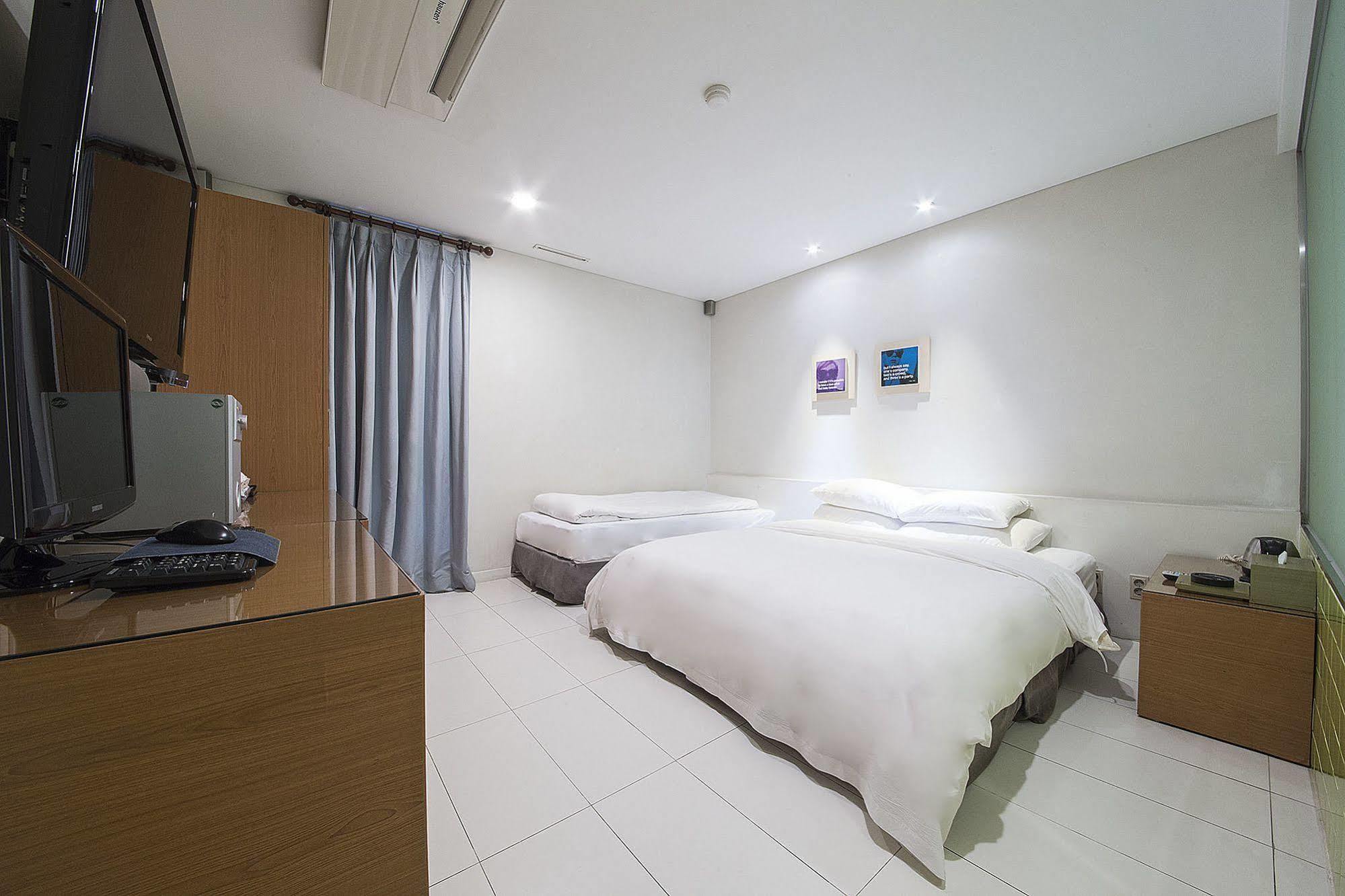 Mate Hotel Seoul Gimpo Екстериор снимка