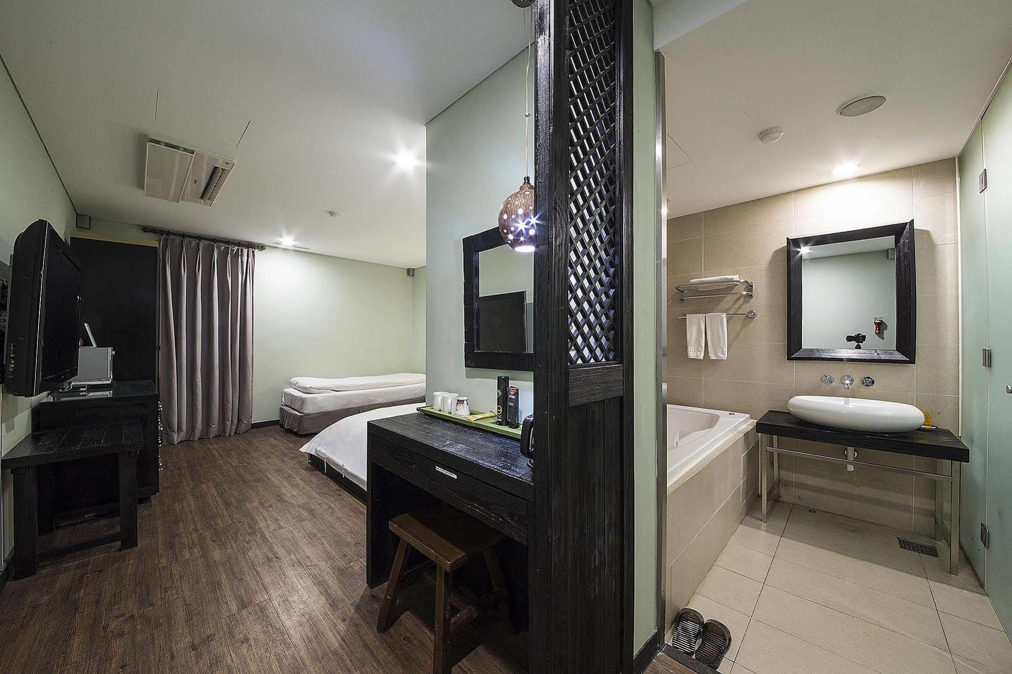 Mate Hotel Seoul Gimpo Екстериор снимка