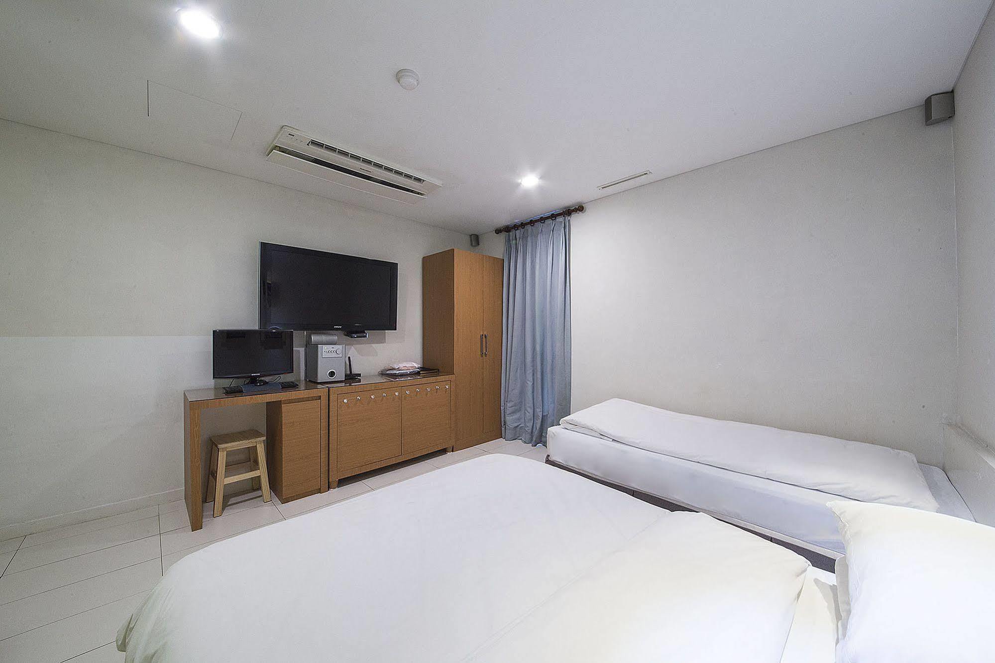 Mate Hotel Seoul Gimpo Екстериор снимка